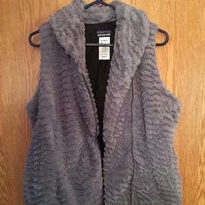 New without tag Patagonia furry vest gray large